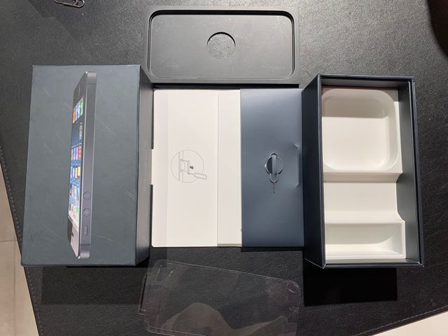 Caja Vacia Negra iPhone 5