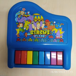 PIANO CIRCUS