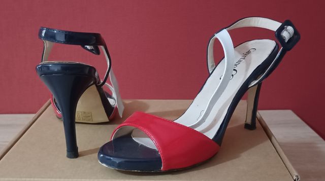 Sandalia Roja,Azul y blanco