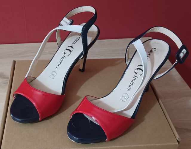 Sandalia Roja,Azul y blanco