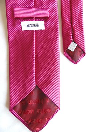 Moschino = seda natural