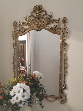 Conjunto recibidor bronce y mármol.