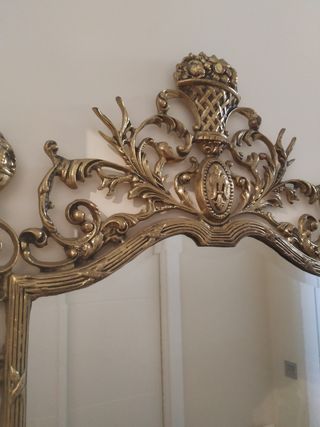 Conjunto recibidor bronce y mármol.