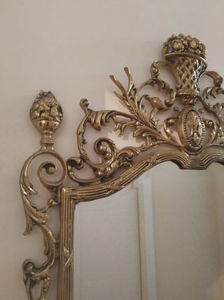 Conjunto recibidor bronce y mármol.