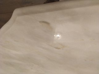 Conjunto recibidor bronce y mármol.