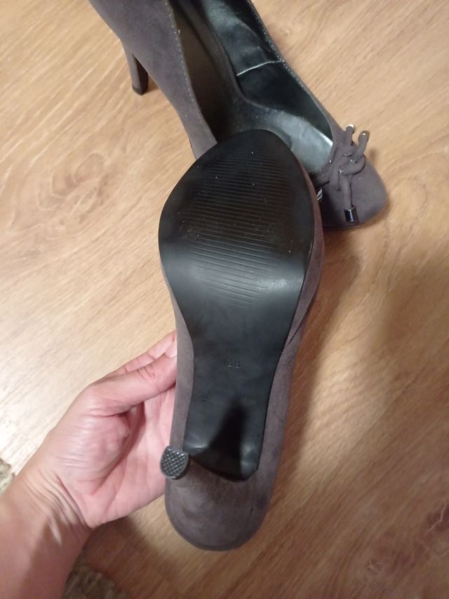 Zapatos salones plataforma gris aterciopelados