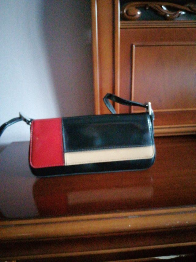 cartera, bolso de charol