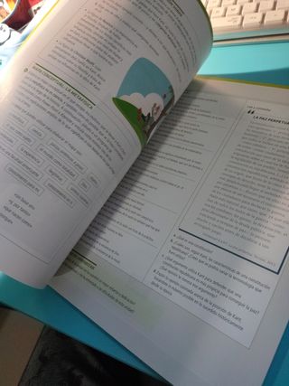 Libro de filosofía de segundo de bachillerato.