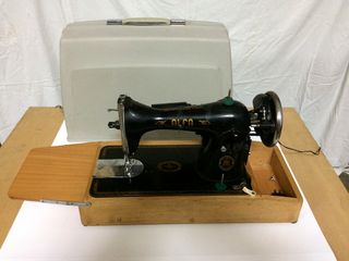 Máquina de coser Alfa. Eléctrica, de anticuario.