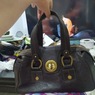 Bolso de piel de Adolfo Domínguez