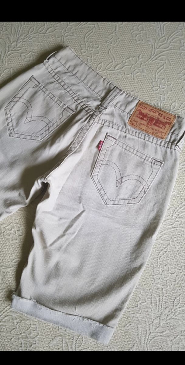 Pantalon Vaquero LEVI'S corto.