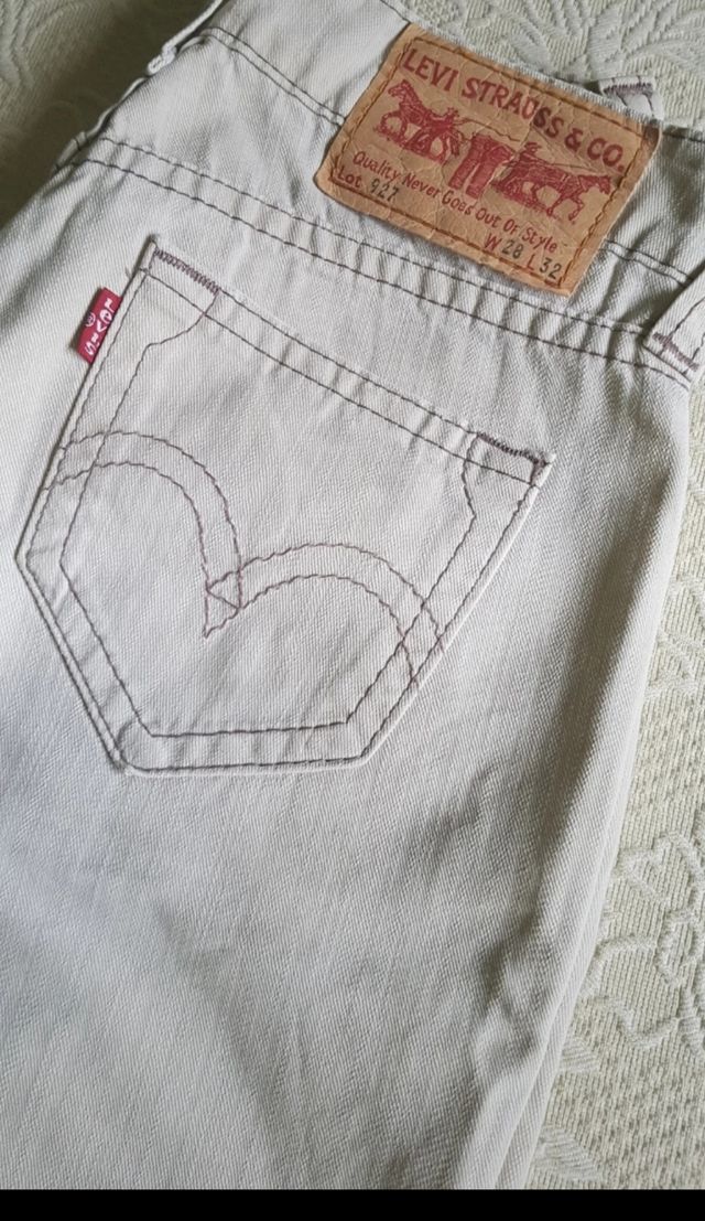 Pantalon Vaquero LEVI'S corto.