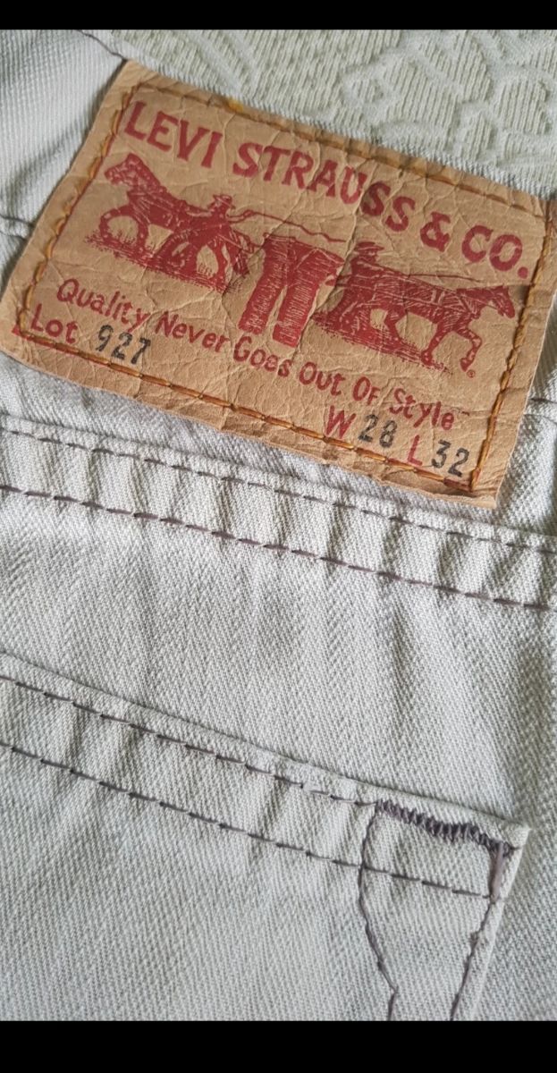 Pantalon Vaquero LEVI'S corto.