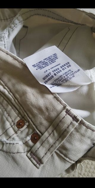 Pantalon Vaquero LEVI'S corto.