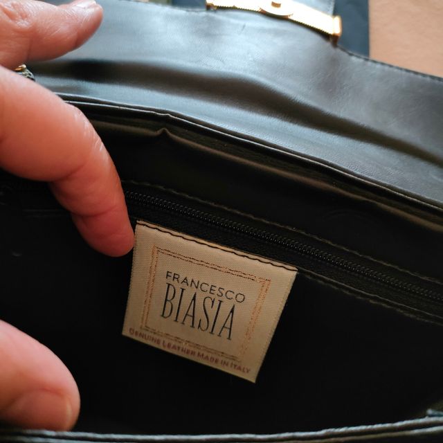 borsetta in pelle blu molto scuro