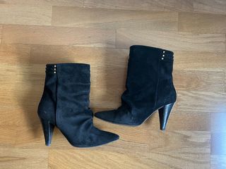 Botines ante negro. T37. Hoss Intropia.