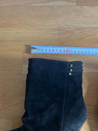 Botines ante negro. T37. Hoss Intropia.