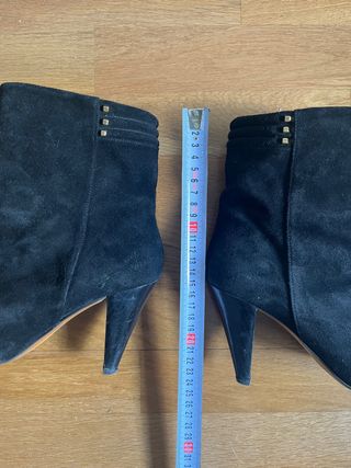 Botines ante negro. T37. Hoss Intropia.