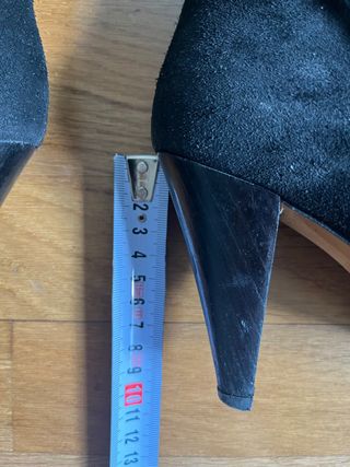 Botines ante negro. T37. Hoss Intropia.