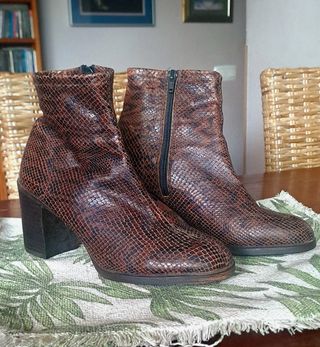 Botines símil piel serpiente n 38