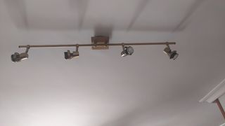 Barra bronce, focos móviles, led o bombillas