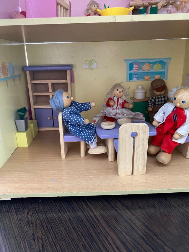 Casa muñecas madera