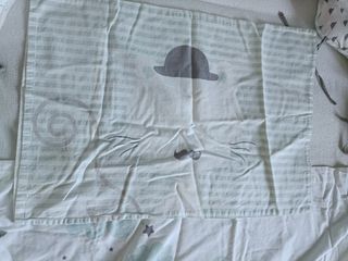 Chichonera, colcha y sabana bajera  de cuna