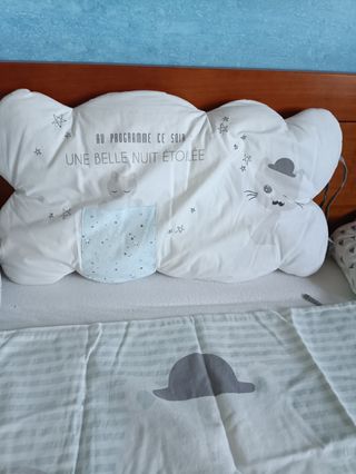 Chichonera, colcha y sabana bajera  de cuna