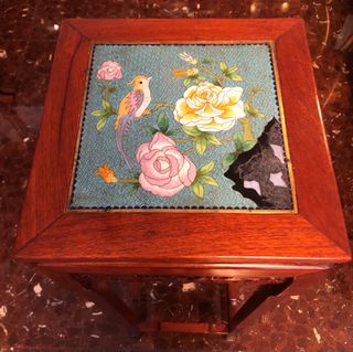 Pedestal para jarrón o figura