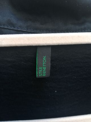 Blusa negra muy favorecedora