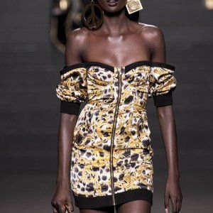 VESTIDO MOSCHINO PARA H&M second hand for 89 EUR in Marbella in