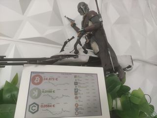 Crypto ticker y mercado de valores de 7,3"