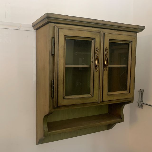 -50% Dto. VITRINA COLGAR 75cm. NUEVA DE EXPOSICION