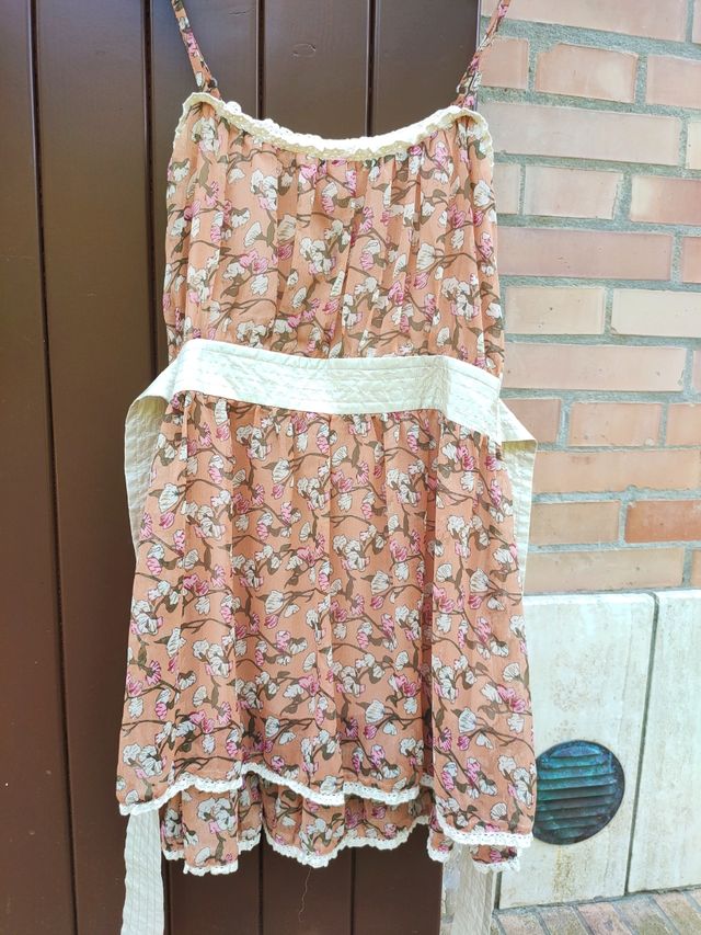 Abito floreale con gale