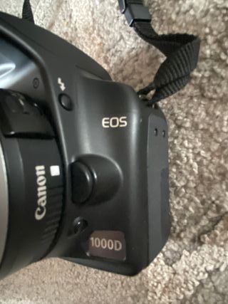 CAMARA REFLEX EOS 1000D