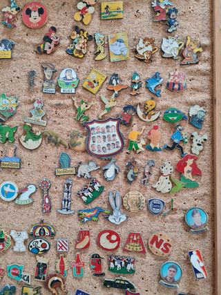 Pins retro màs de 220 pins