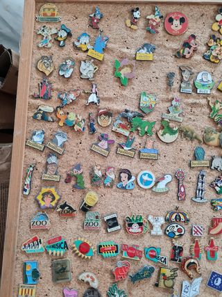 Pins retro màs de 220 pins