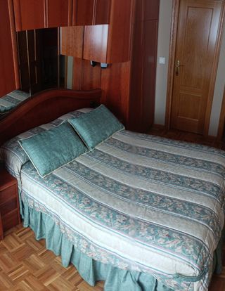 Edredón cama de 135cm tonos beige, verde y marrón.