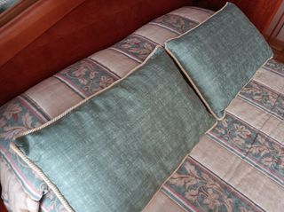 Edredón cama de 135cm tonos beige, verde y marrón.