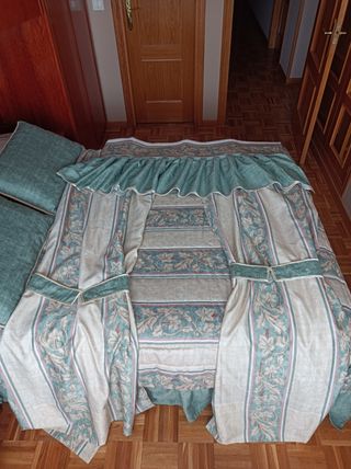 Edredón cama de 135cm tonos beige, verde y marrón.