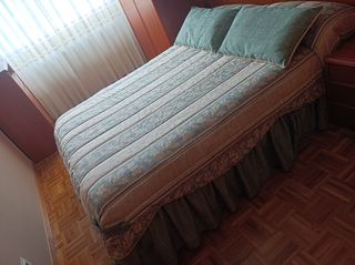 Edredón cama de 135cm tonos beige, verde y marrón.