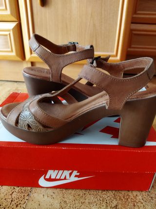 Zapatos tacón sin estrenar