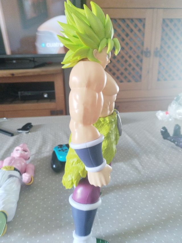 muñeco dragón ball broli