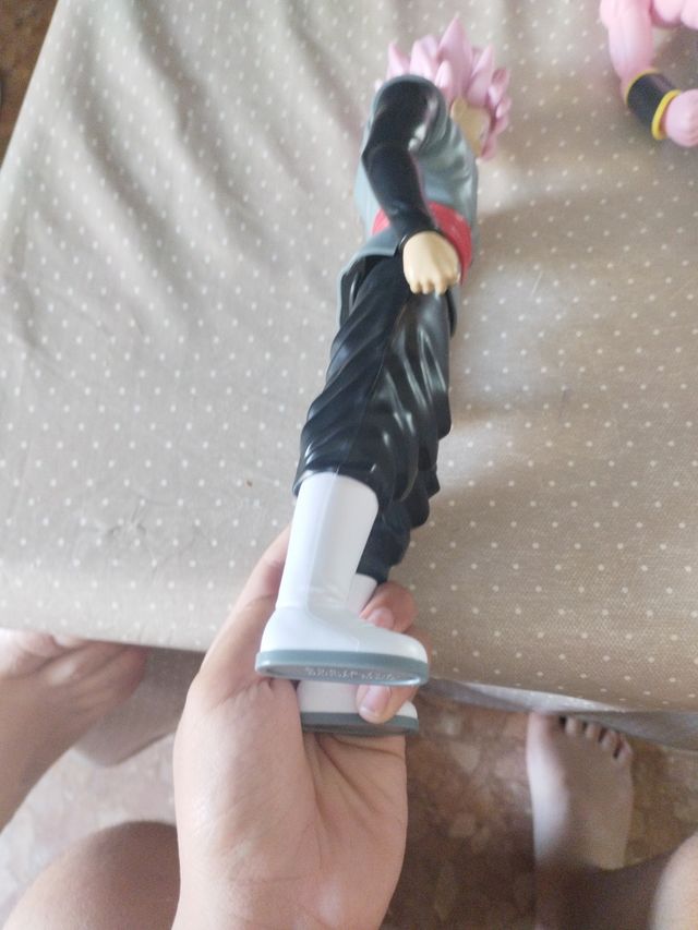 muñeco goku black en buen estado