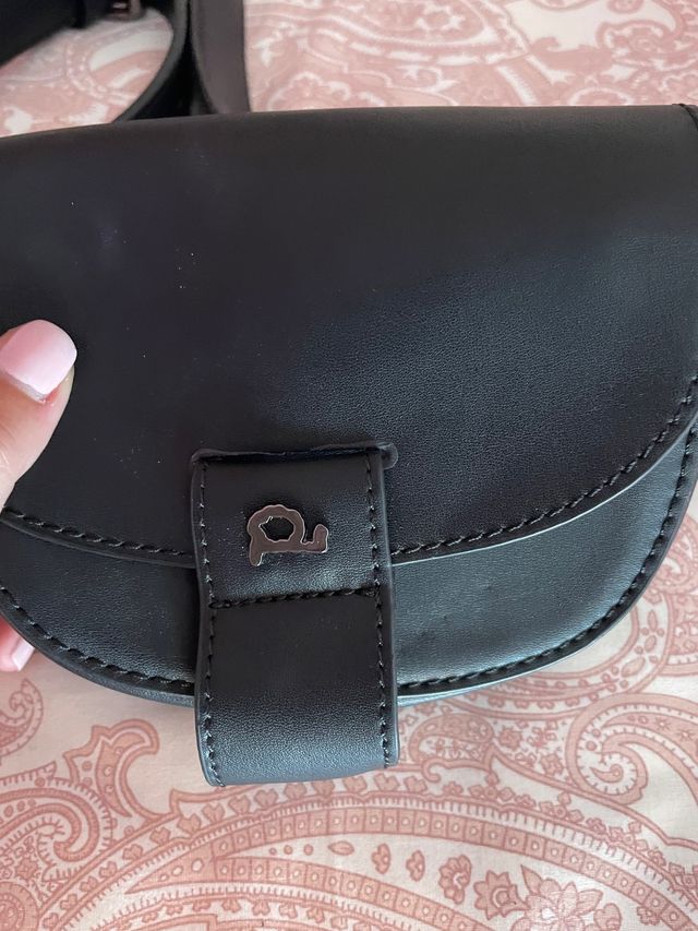 Riñonera negra cuero