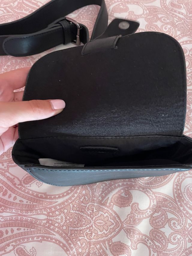 Riñonera negra cuero