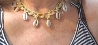 collar gargantilla ganchillo. seda en dorado