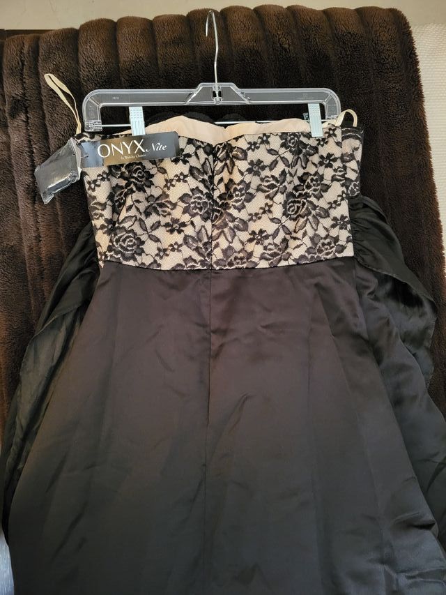 Vestido negro y beige