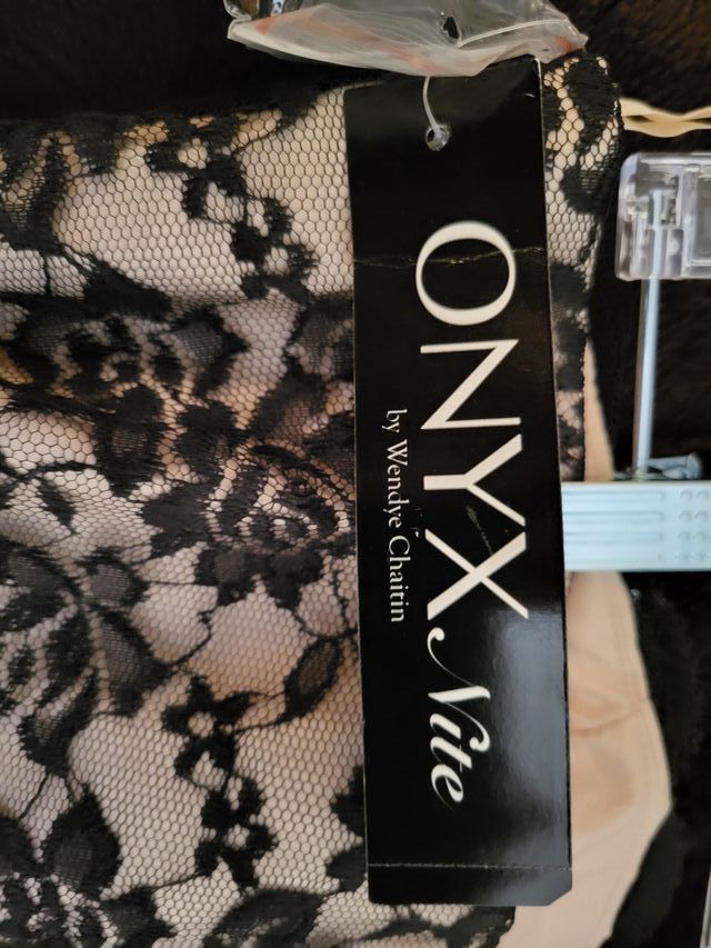 Vestido negro y beige