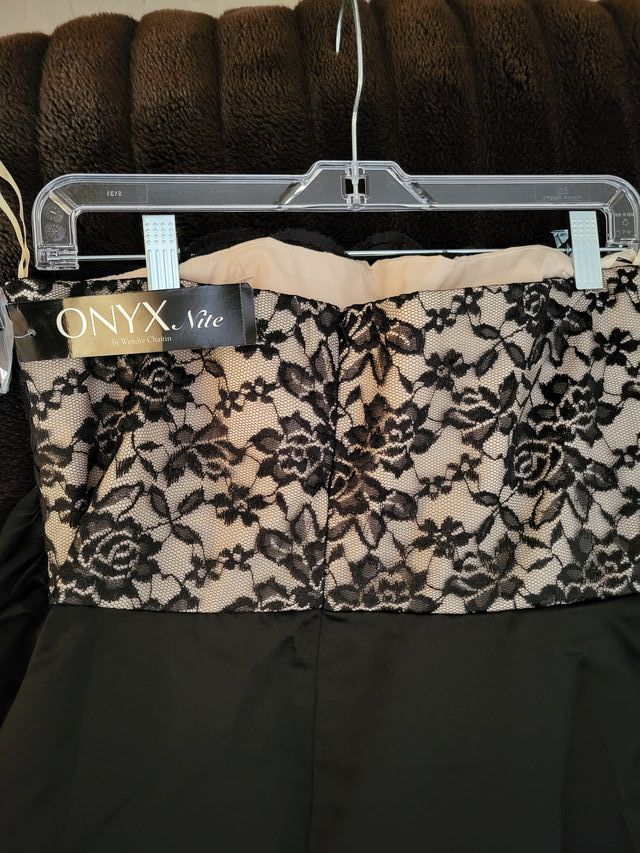 Vestido negro y beige